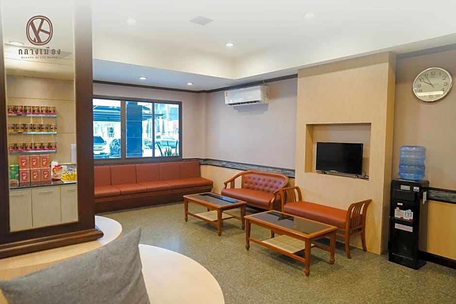 Klaang Muang Hotel (โรงแรมกลางเมือง)