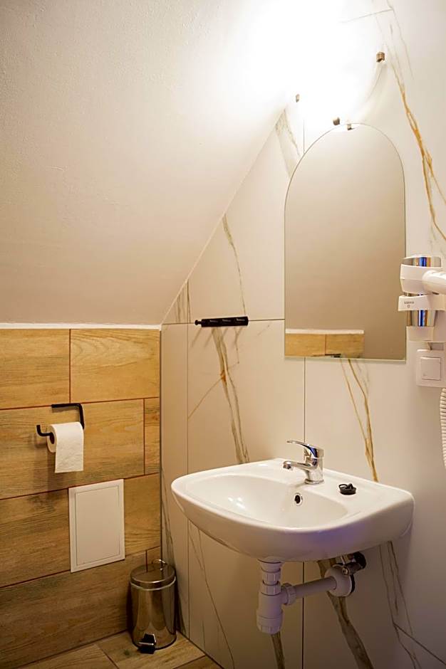 Pałac Bogaczów - noclegi - restauracja - przyjęcia