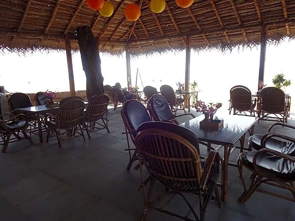 Mariposa Beach Grove