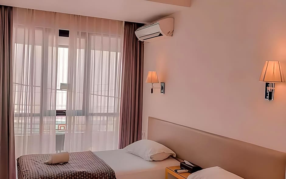 Dewarna Hotel Arifin