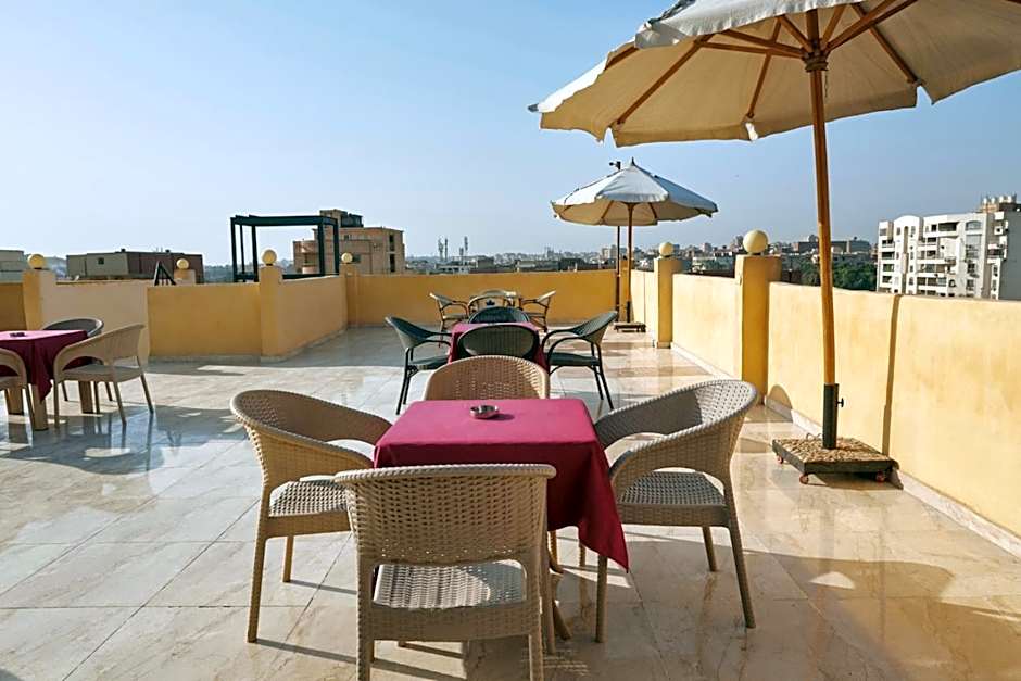 Grand Pyramid View Hotel