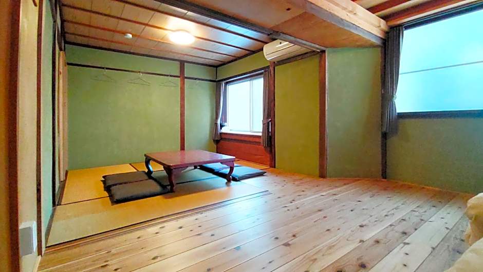 Guesthouse Bench