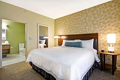 1 King Hearing Accessible Suite Non-Smoking