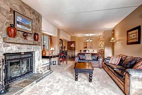 Luxury One-Bedroom Apartment