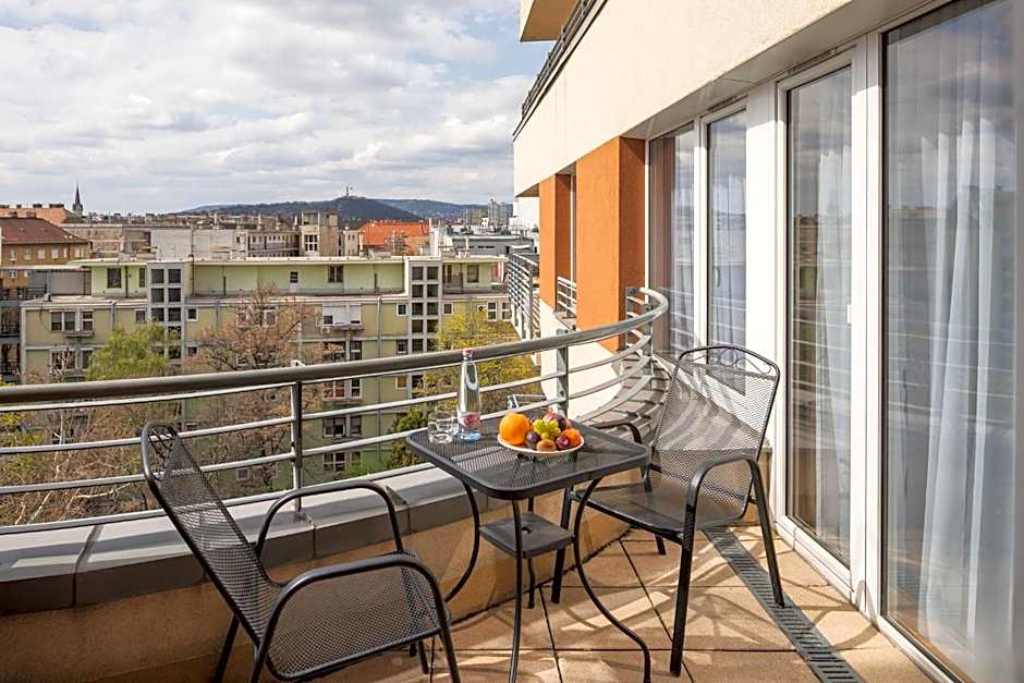 Escala Hotel & Suites