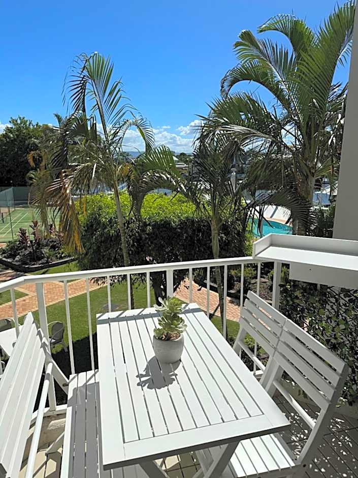 Pelican Cove Waterfront Apartment