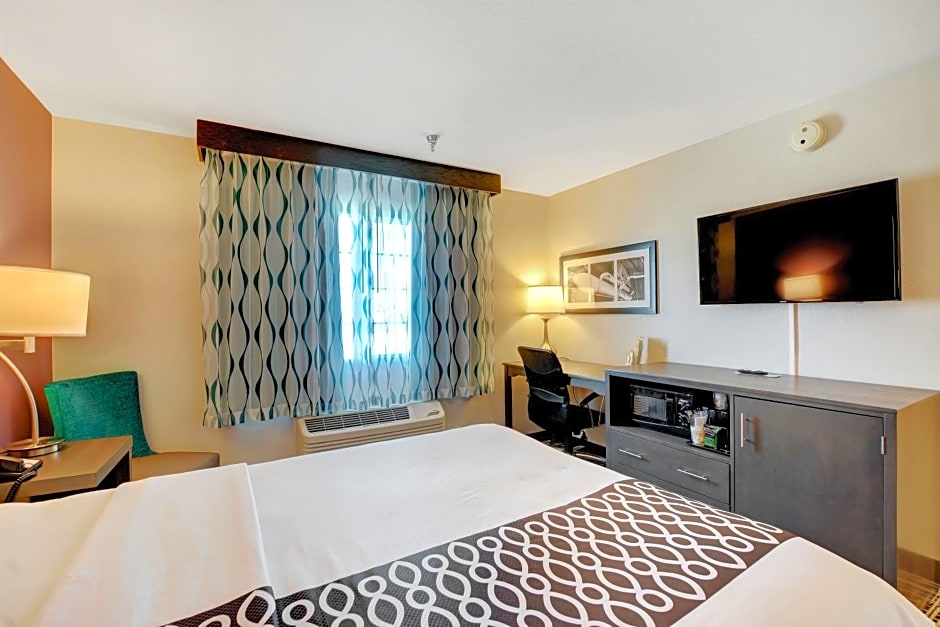 La Quinta Inn & Suites by Wyndham Las Vegas Nellis