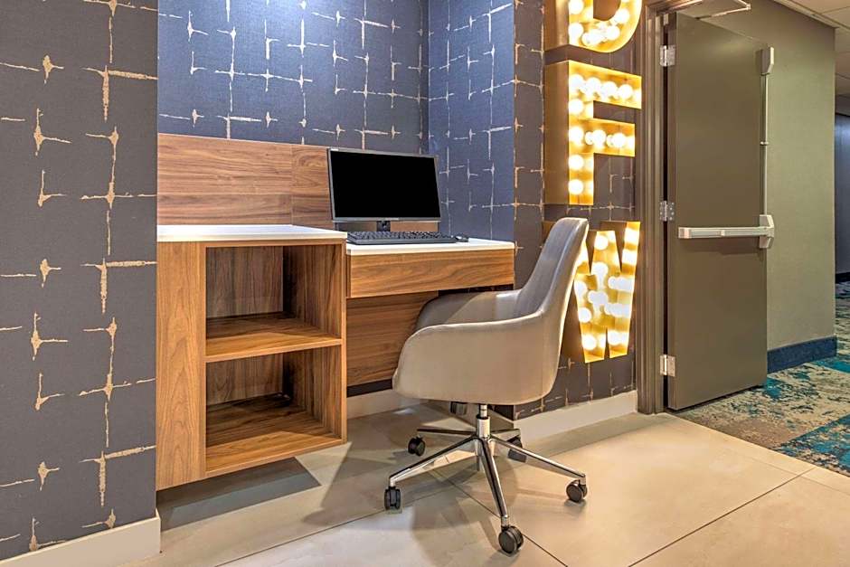 La Quinta Inn & Suites by Wyndham Dallas Dfw Airport North