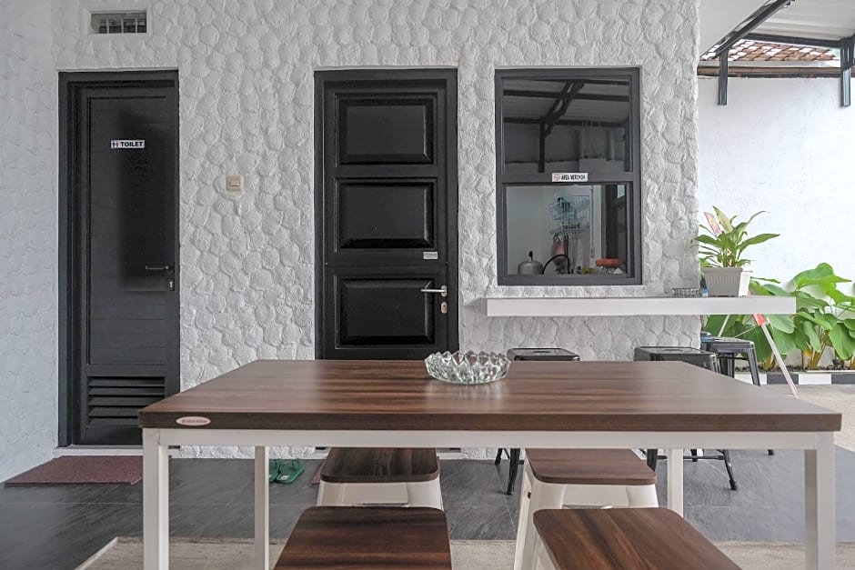 RedDoorz Syariah near Perempatan Kartasura