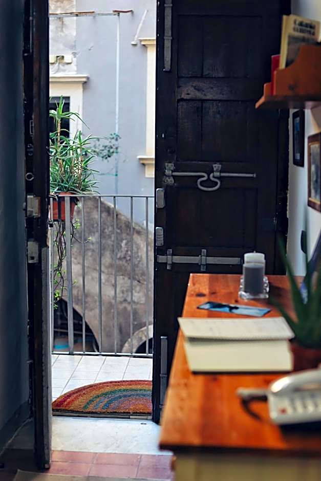 Cataneasy Rooms