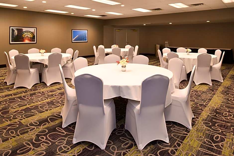 La Quinta Inn & Suites by Wyndham Indianapolis South