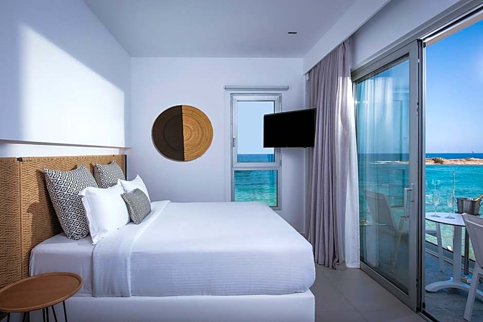 Photo 1 of 13 of Junior Suite, Sea View