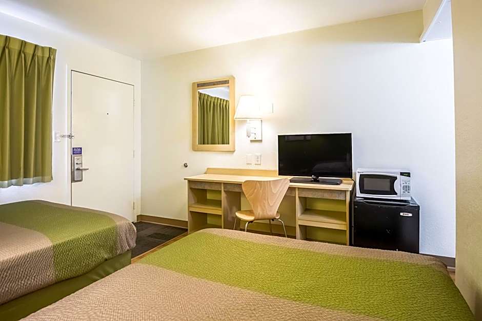 Motel 6-Pueblo, CO - I-25