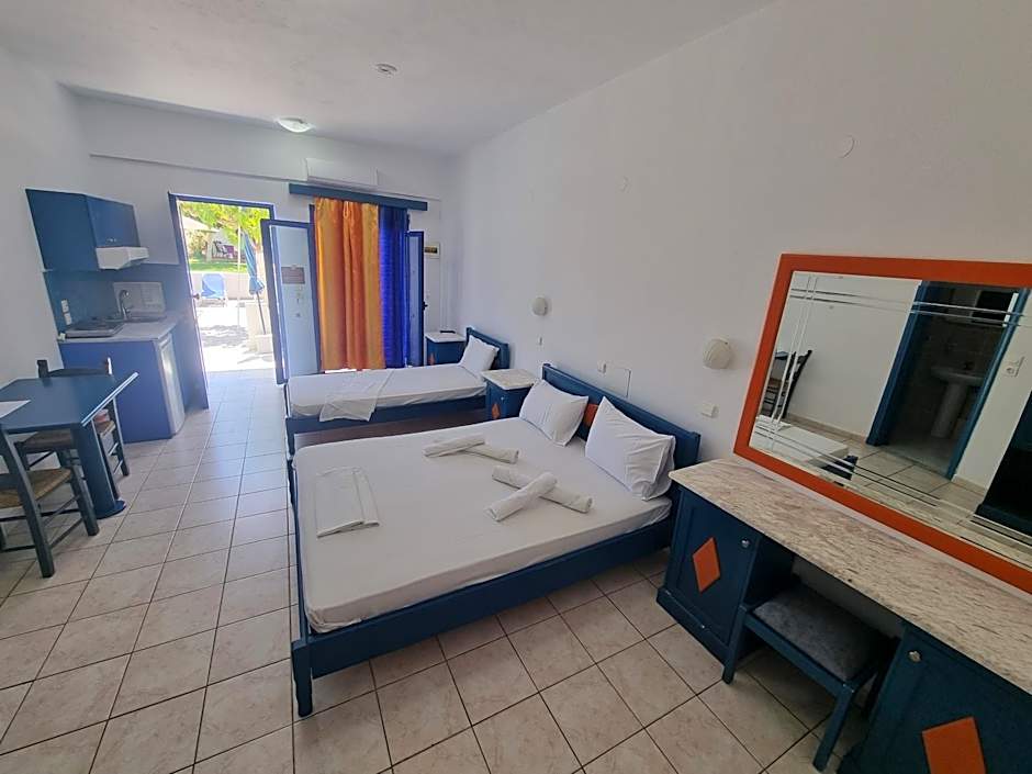 Leonidas Studios & Apartments