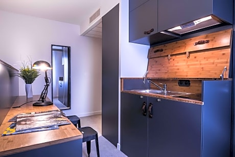 1 Queen Bed, Junior Suite, Sofabed For One Person, Bath, Air-Conditioned, 31 Square Meters