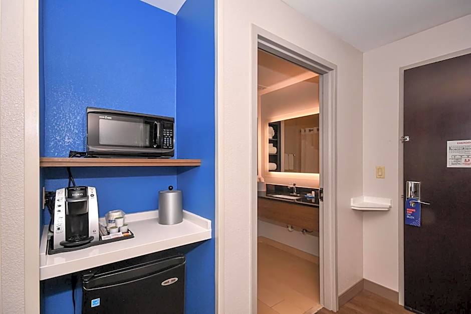 Holiday Inn Express Hotel & Suites Charlotte Southeast - Matthew By IHG