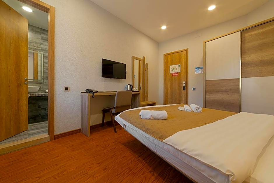 Ereto Hotel by SnowTime