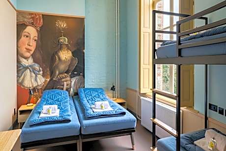 Quadruple Family Room with Private Bathroom and Shower