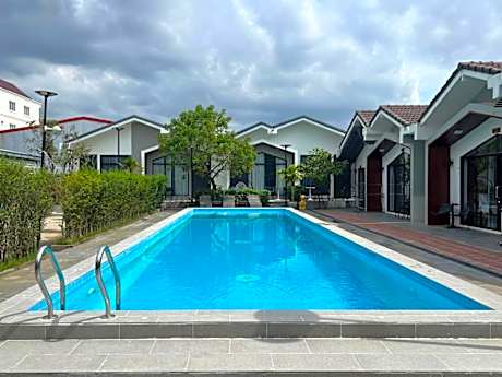 Twin Room with Pool View
