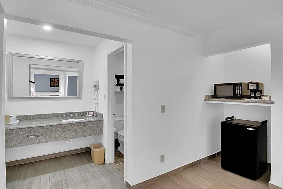 Three Rivers Executive Inn & Suites By OYO