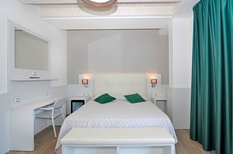 King Room with Spa Bath