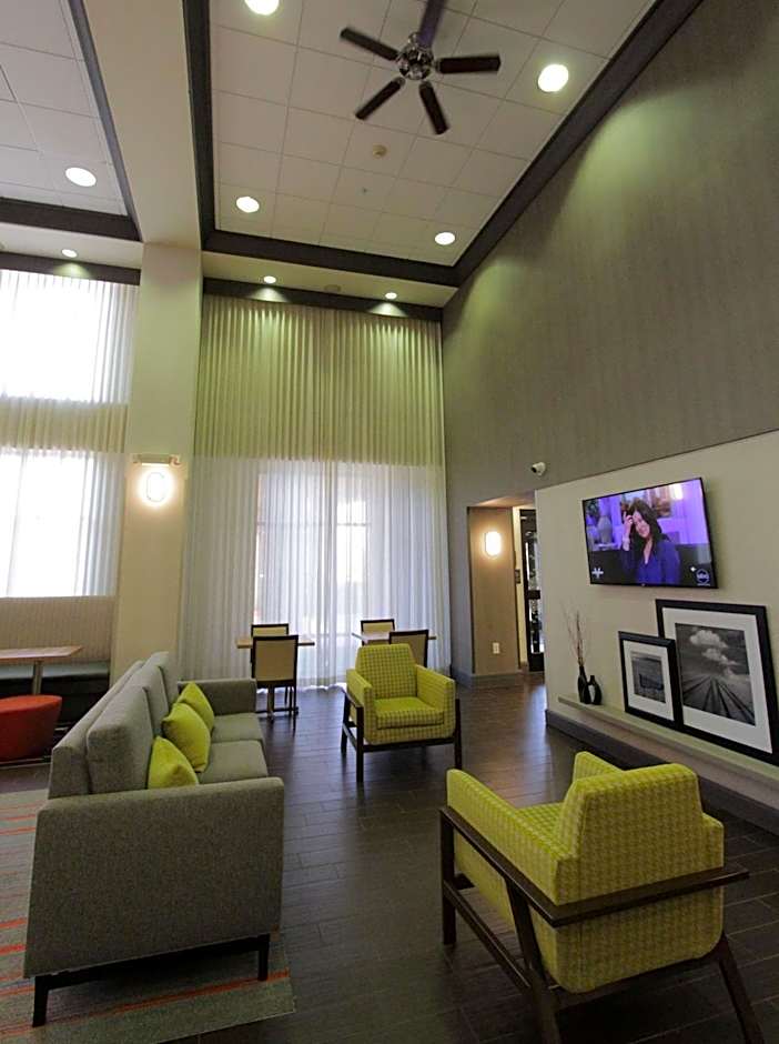 Hampton Inn By Hilton And Suites Seal Beach