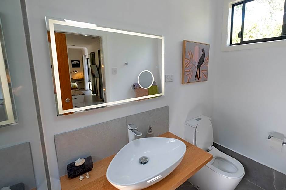 Airlie Beach Eco Cabins - Adults Only