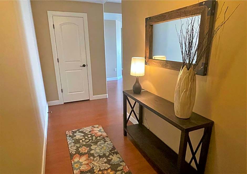 Deluxe Downtown Condo Close to Everything!