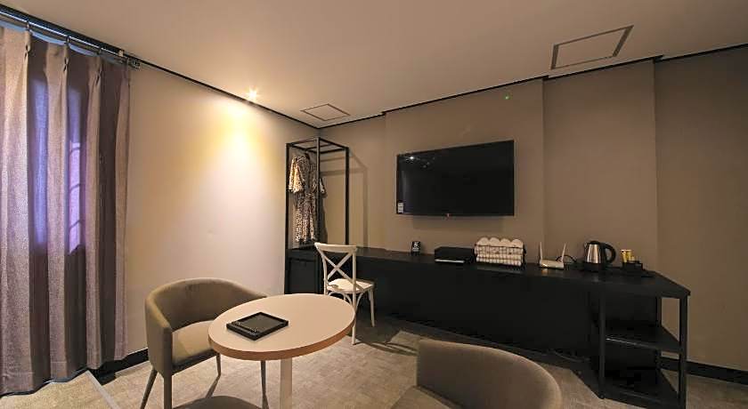 almond hotel Gupo station