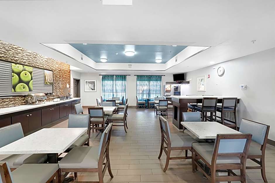 La Quinta Inn & Suites by Wyndham Houston Hobby Airport