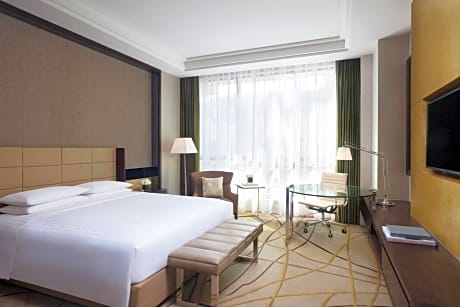 Deluxe King Bed
