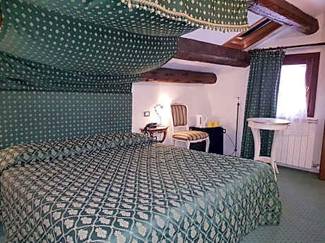 Small Double Attic (Only stairs)