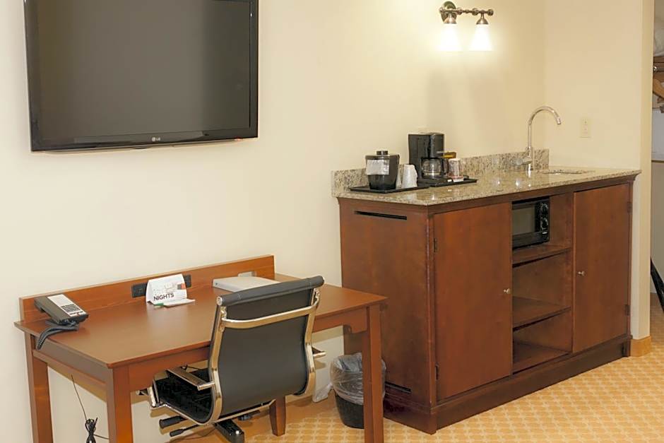 Country Inn & Suites by Radisson, Macedonia - Northfield