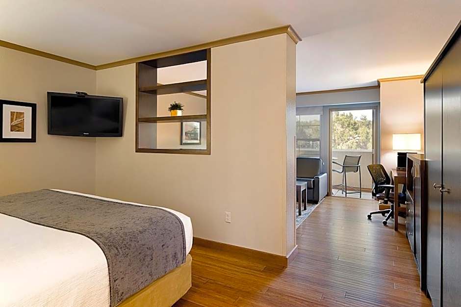 ClubHouse Hotel and Suites Pierre