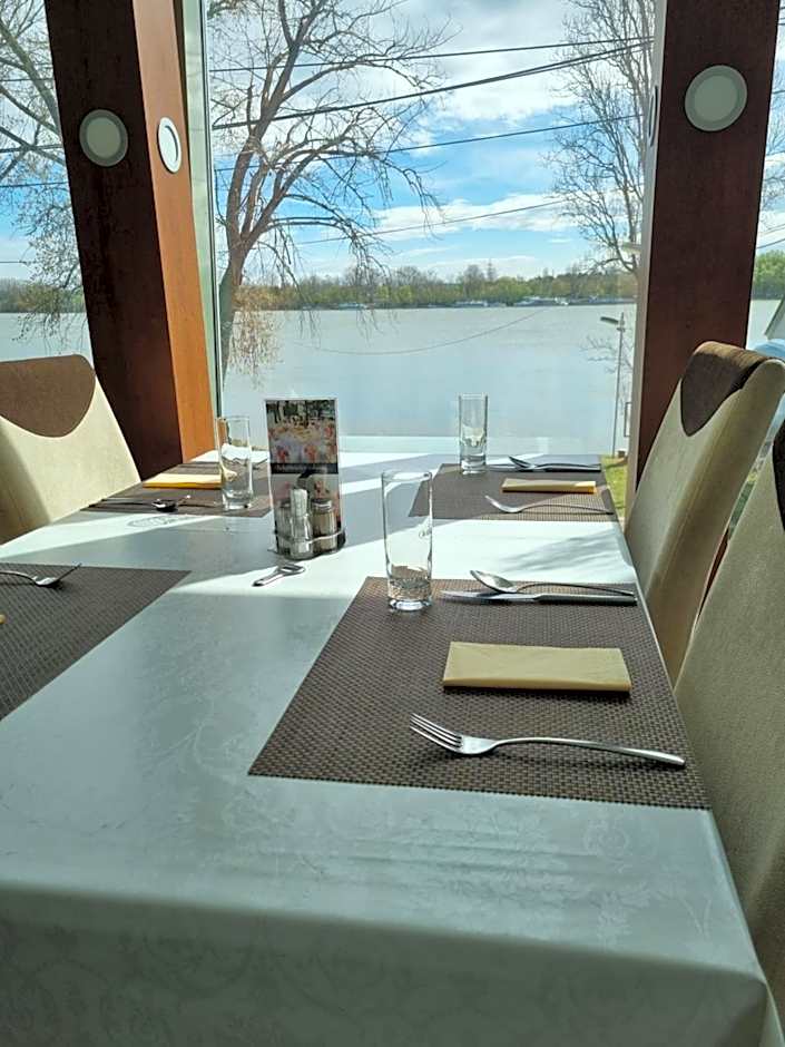 Holiday Beach Budapest Wellness Hotel with Sauna Park