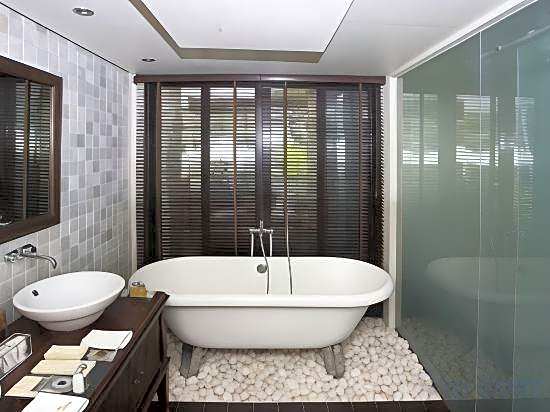 Dhevatara Beach Hotel