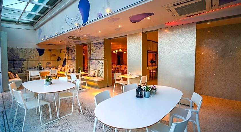 Comet Hotel Surat Thani