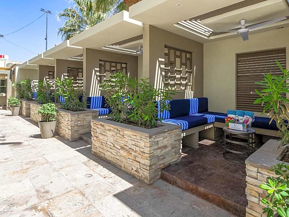 Hotel Mesaluna Near American Consulate