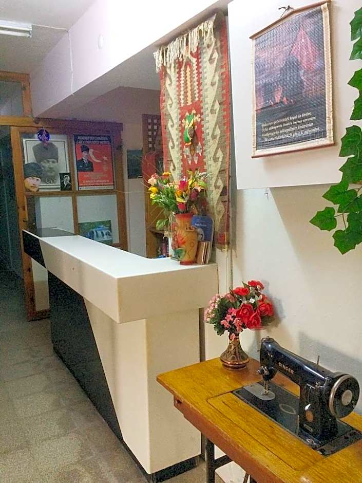Parmis Rooms