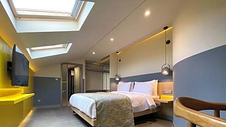 Standard Queen Room
