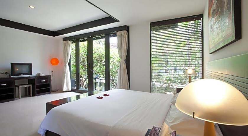 S'Cape Condotel