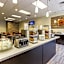 La Quinta Inn & Suites by Wyndham Clearwater Central