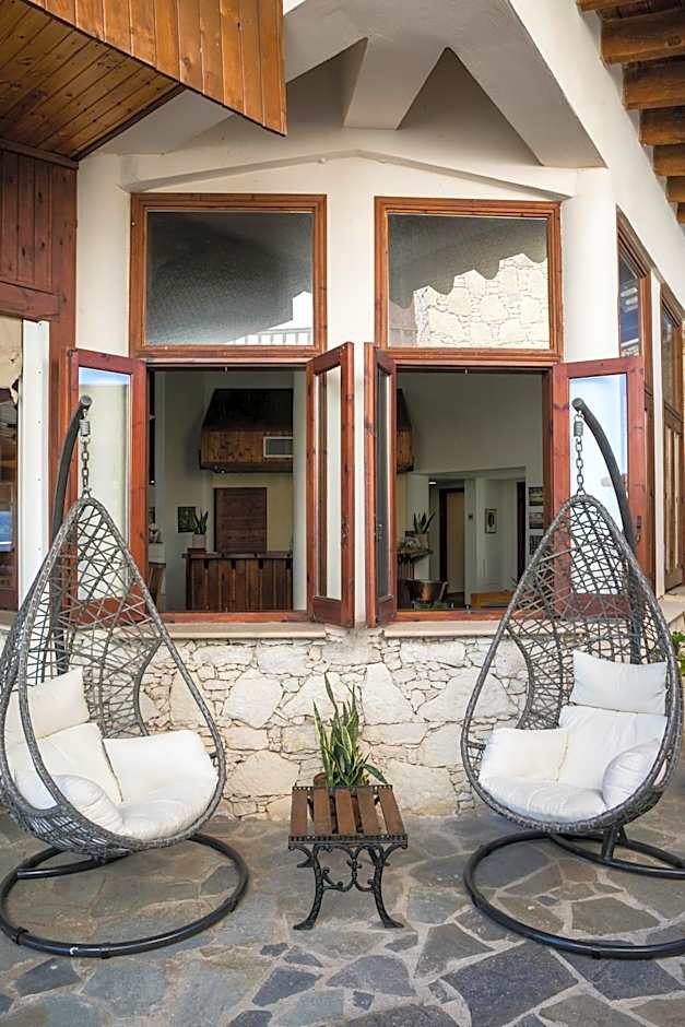 Demetriou Paradisos Hills Hotel