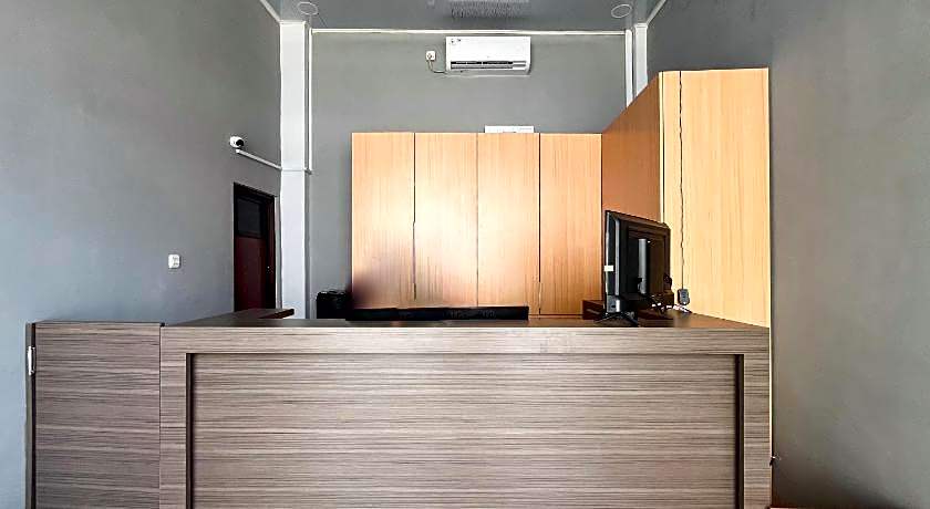 RedDoorz Plus @ New Favour Hotel Gunung Dempo