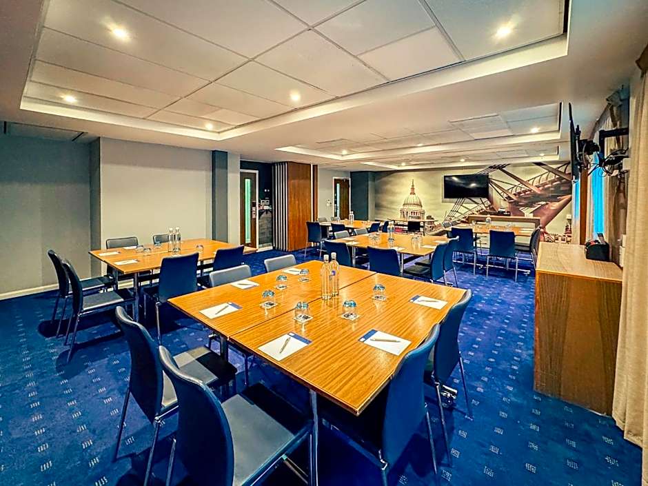 Holiday Inn Express London Stratford By IHG