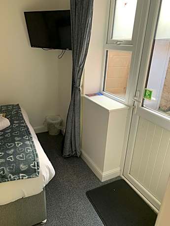 large single room Ensuite