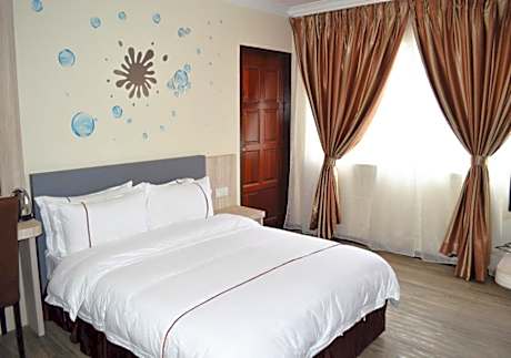 Deluxe Queen Room