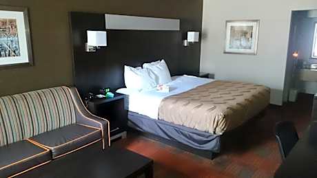King Room - Accessible/Smoking