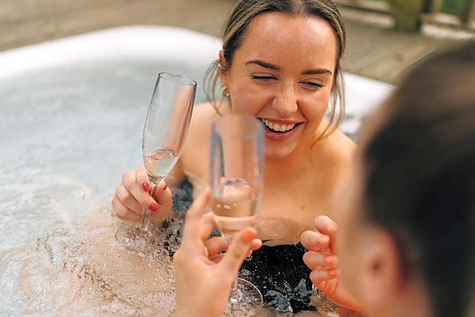 RiverBeds - Luxury Wee Lodges with Hot Tubs