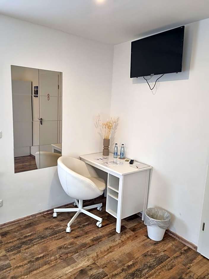 CJS Apartments - Chill or Drive am Nürburgring, Free Parking, WLan, Spacious Rooms, Quiet Location